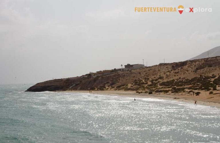 Amplia vista de Playa Esmeralda en Costa Calma