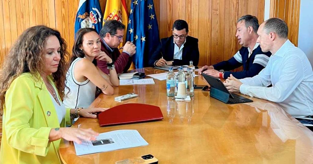 Ayuntamiento de Puerto del Rosario se reúne con Consejero de Obras Públicas y Vivienda del Gobierno de Canarias