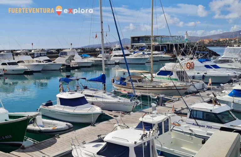 Barcos de recreo en Puerto deportivo Castillo, Fuerteventura