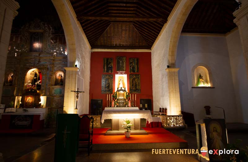 Capilla y altares en Iglesia de Nuestra Señora de Candelaria