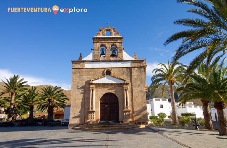 Entrada a Ermita de Vega de Río Palmas