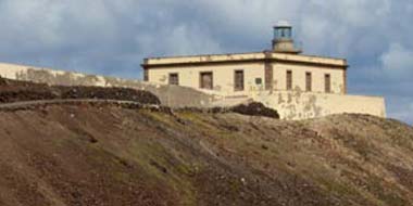 Faro de Punta Martiño en Isla de Lobos