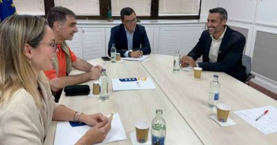 Isaí Blanco comunica las necesidades del municipio de Corralejo al Gobierno de Canarias en una reunión de trabajo