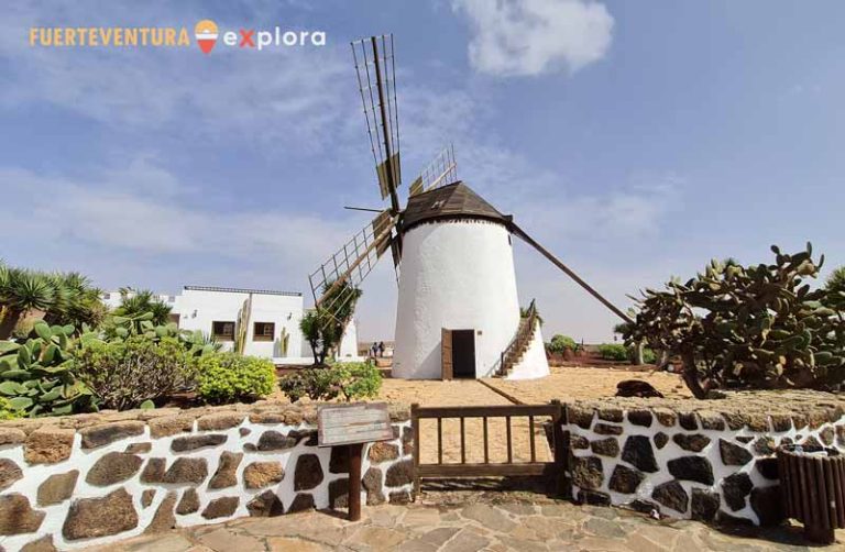 Molino de Antigua con entrada principal