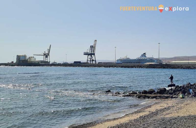 Molo commerciale di carico e scarico a Puerto del Rosario