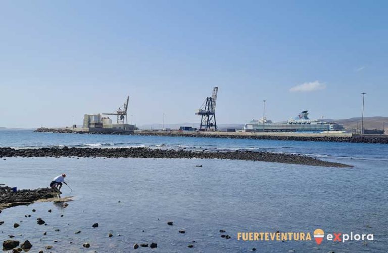 Molo commerciale di carico e scarico a Puerto del Rosario