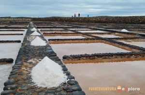 Montos de sal en Salinas del Carmen