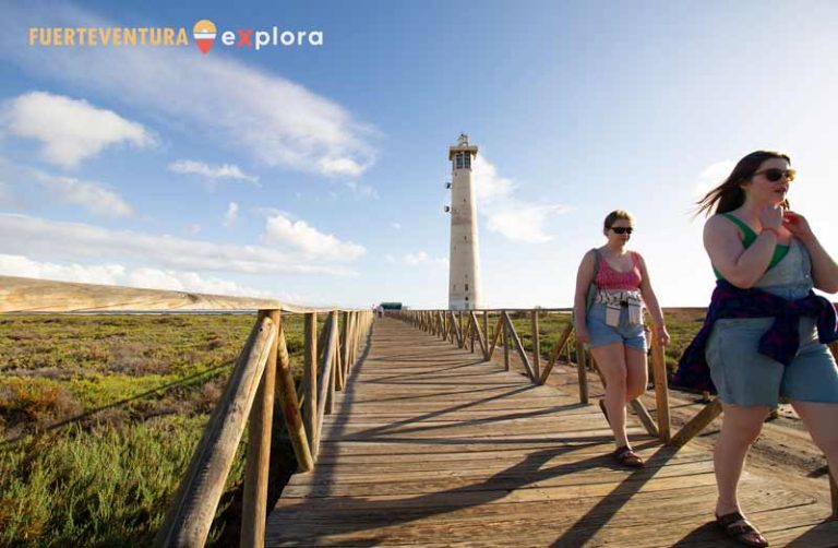 Passerella di legno per il Faro del Matorral