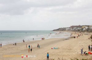 Playa de Costa Calma llena de gente