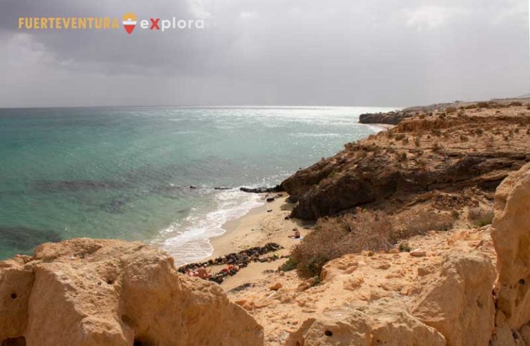 Primera pequeña playa en Playa Esmeralda Norte