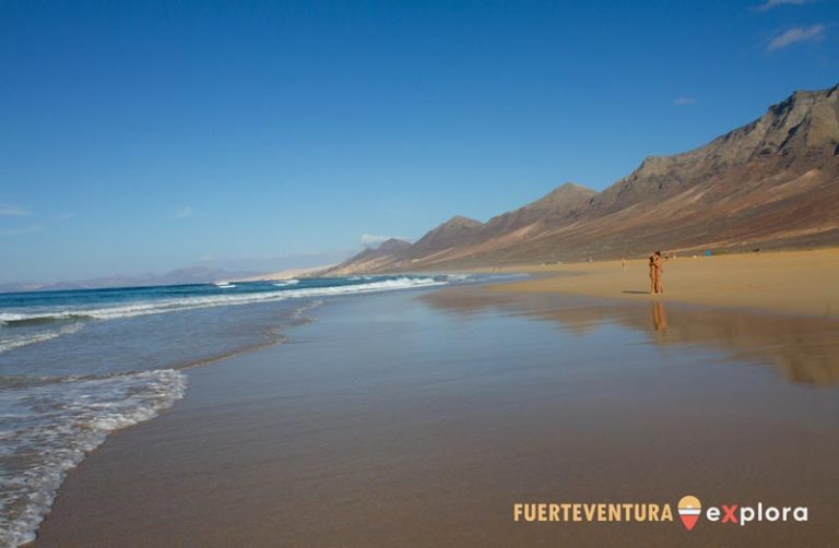 Spiaggia di Cofete di fronte alle scogliere