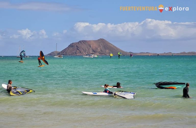 Spiaggia di Corralejo con Isola di Lobos sullo sfondo