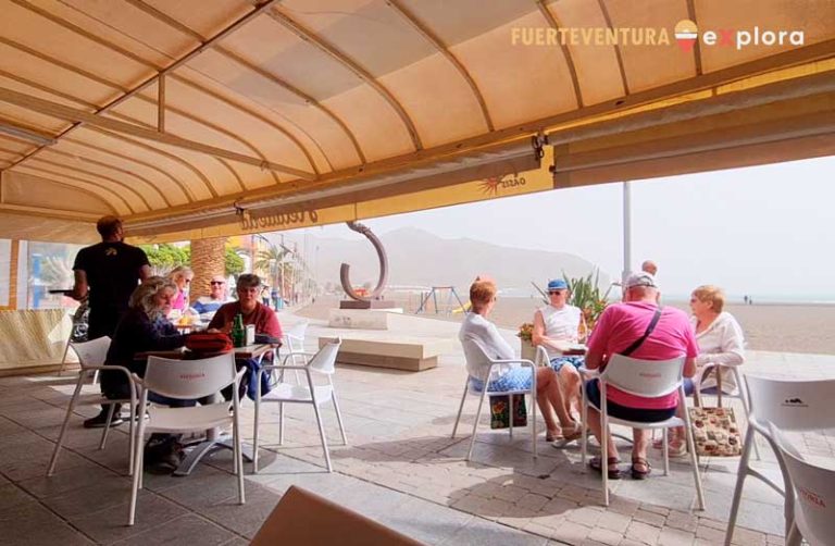 Terrazza della caffetteria sul lungomare Gran Tarajal