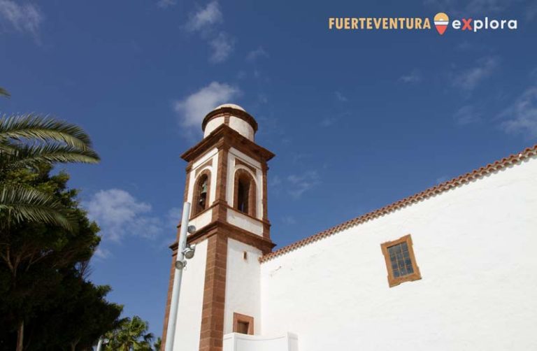 Torre con campanario de Iglesia de Nuestra Señora de Antigua