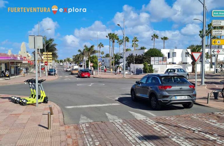 Viale principale della località turistica di Corralejo