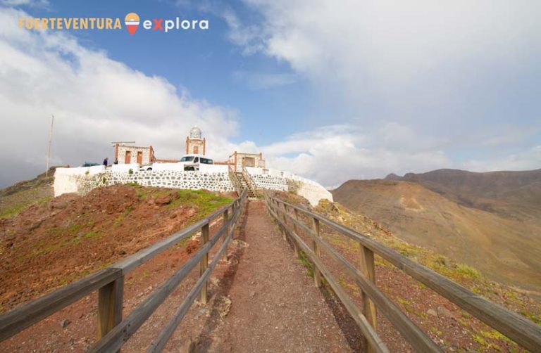 Vista dal Mirador de la Entallada in direzione del faro