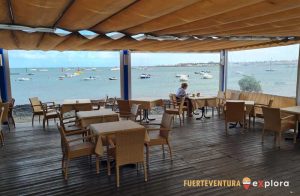 Vista de costa de Corralejo desde terraza de restaurante
