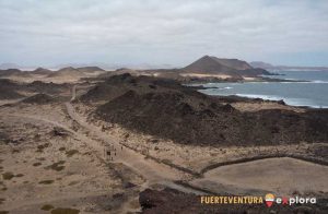Vista paisaje de Isla de Lobos desde Faro de Punta Martiño