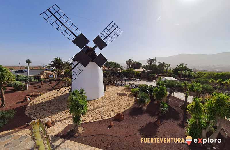 Vista superior de Molino de Antigua con restautrante y entrada al Museo del Queso